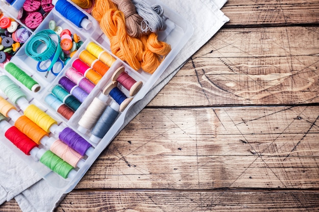 Палитра нитей и готовые образцы вышивки